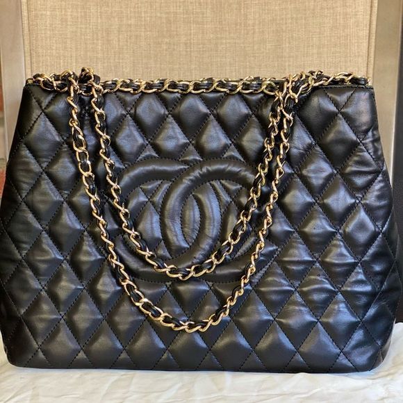 Authentic CHANEL large TOTE bag lamb skin leather - Picture 4 of 17